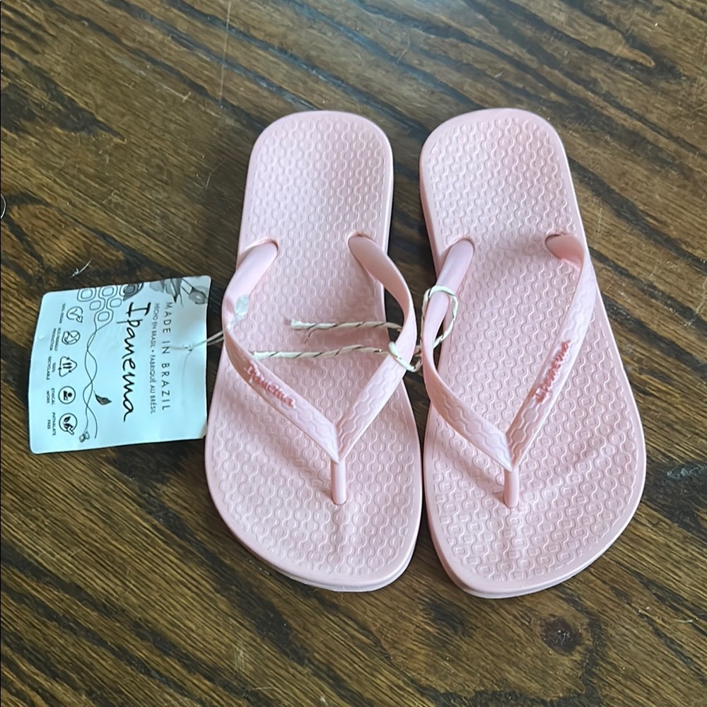 Ipanema Pink Sandals Classic Thong Design
